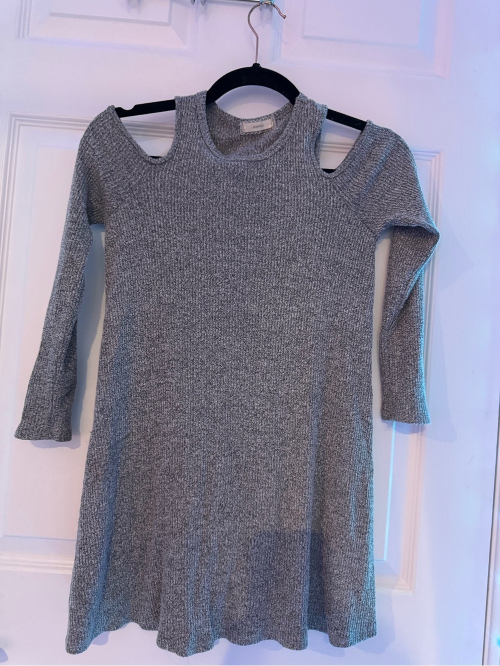Soprano Gray Cold-Shoulder Ribbed Tunic